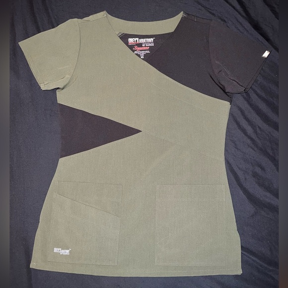 XS Grey’s Anatomy Woman’s fit scrub top - Picture 1 of 2